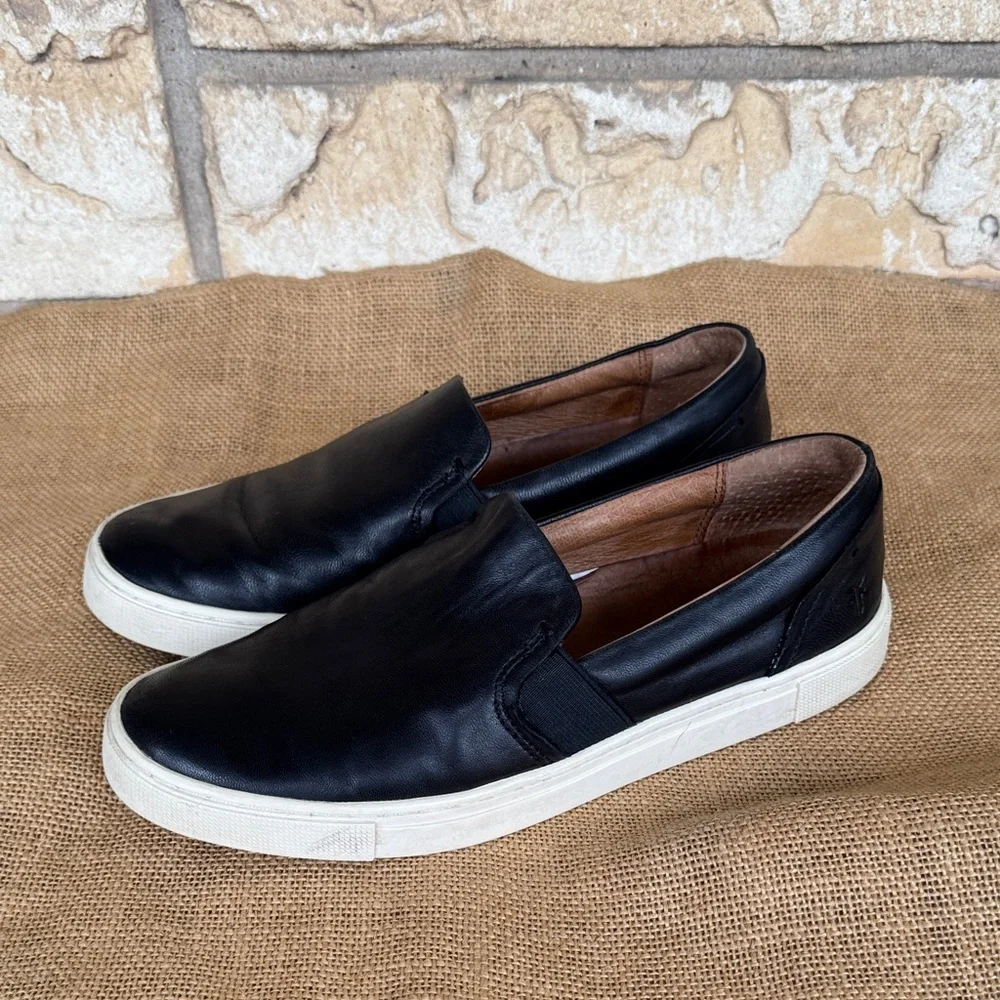Frye Ivy Slip-On sneaker in black Leather Size 6 M